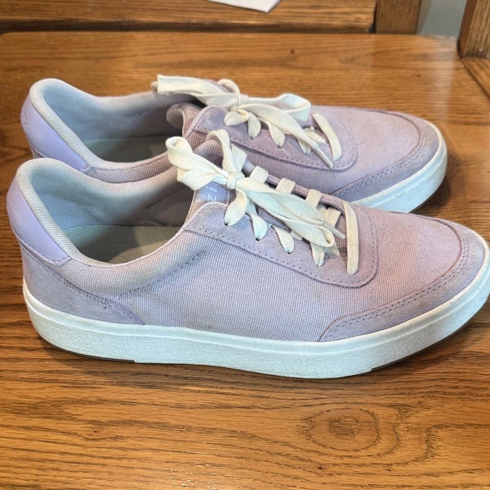 Kizik Women's Pastel Purple Canvas Sneakers 8.5